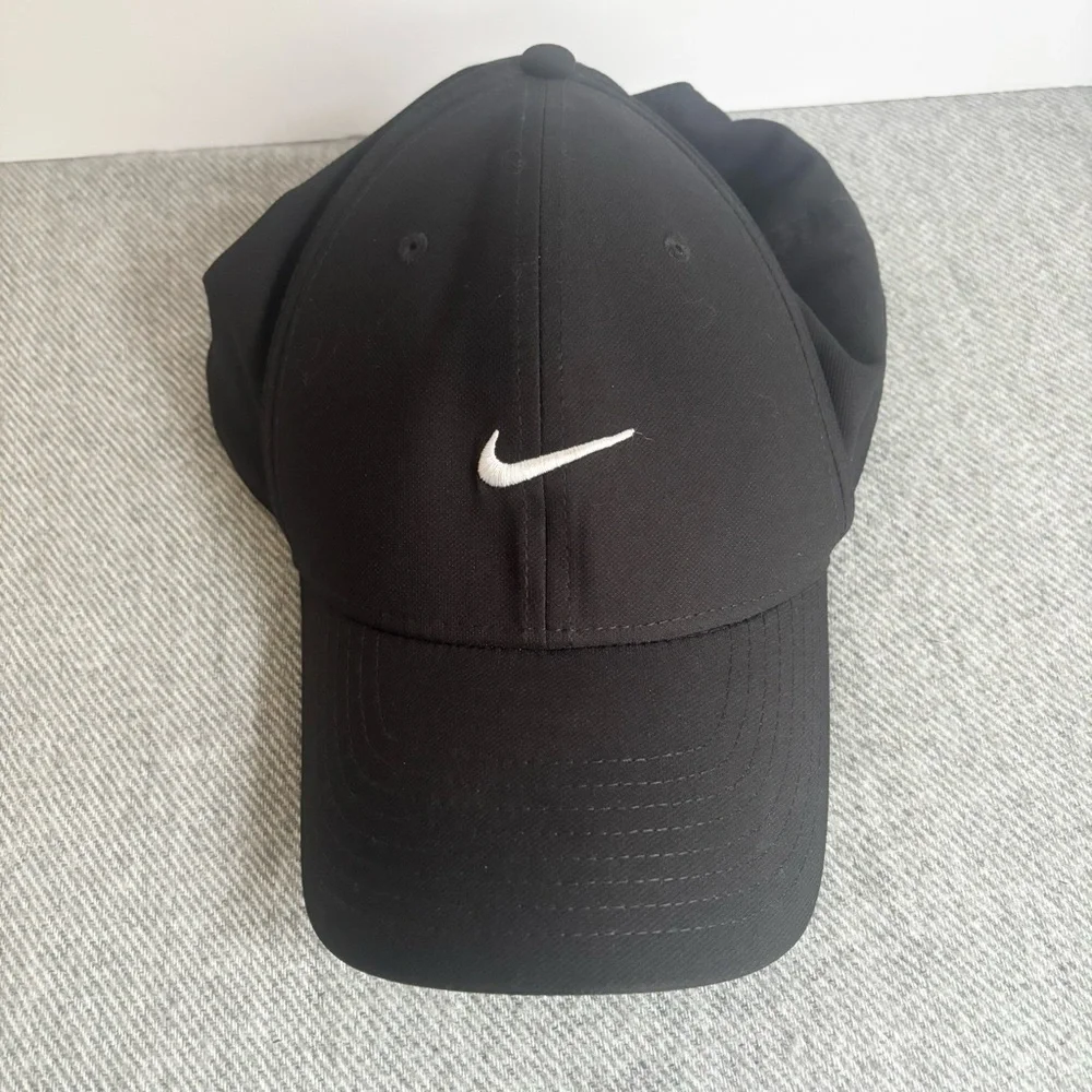 Nike Dri-FIT Black Club Cap Structured Size L/XL Black w/White Swoosh Adjustable